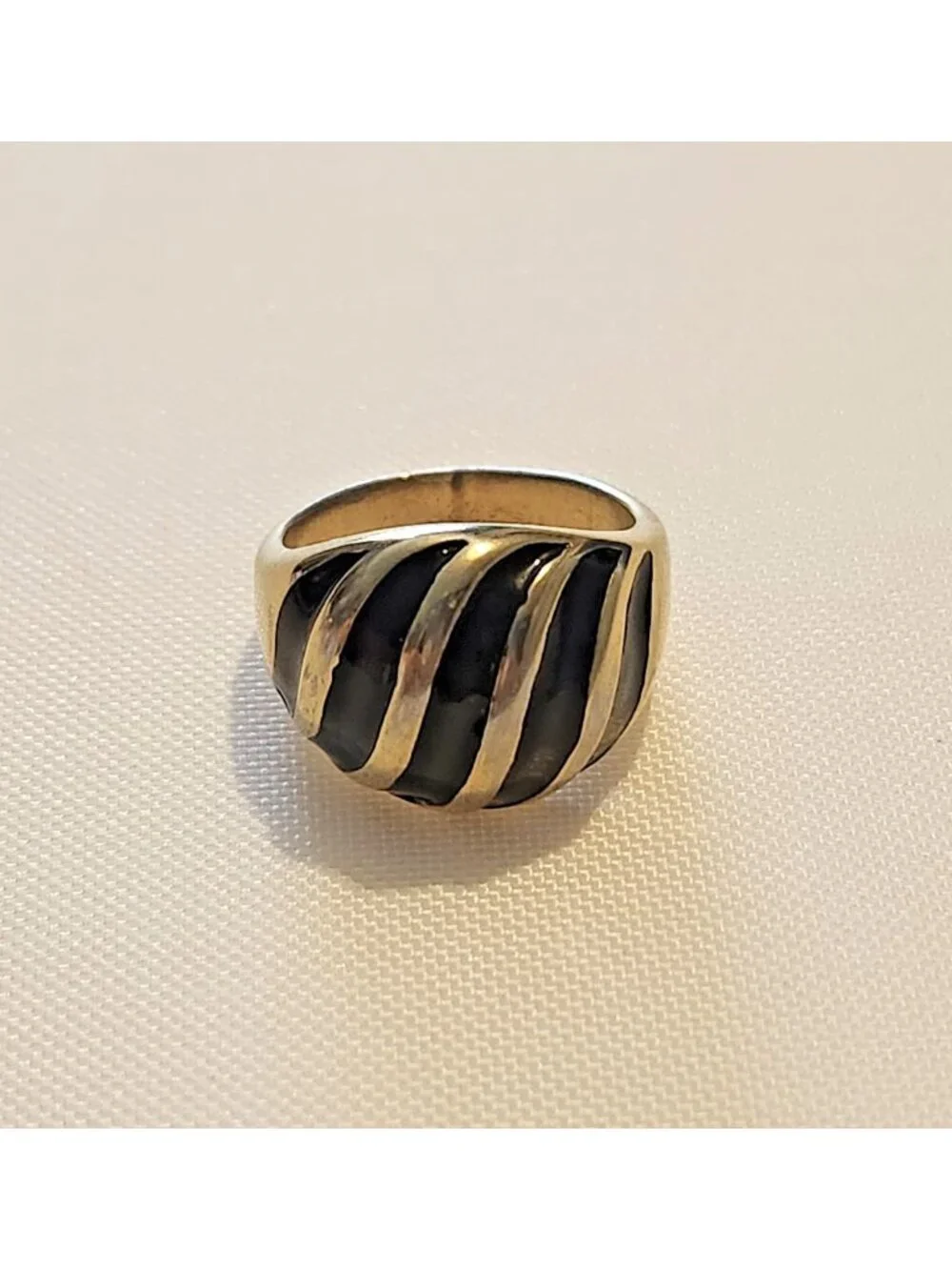 Unbranded 18k gold